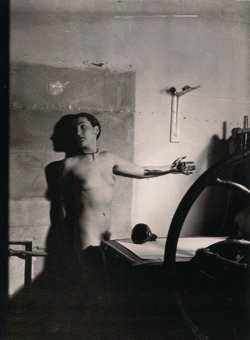 (Erotique Voilée 1933) Méret Oppenheim. Artist/Photography: Man Ray (Emanuel Rabinovitch)